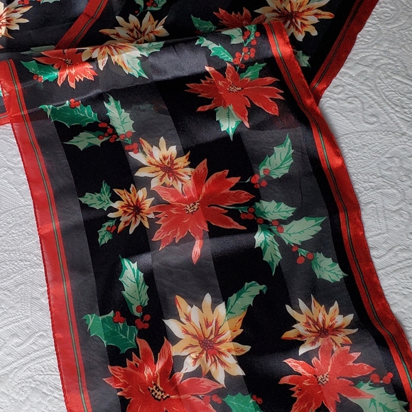 Christmas Poinsettia Scarf EUC - Picture 2 of 8